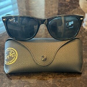 Ray-Ban Classic Black Sunglasses with Case - Brand New- Polarized!